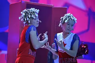Het duo in 2013, tijdens de finale van het Junior Eurovisiesongfestival 2013.
