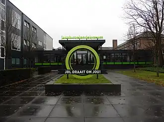 Hoofdingang Jacob-Roelandslyceum