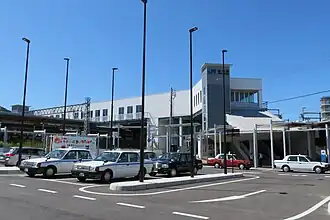 De ingang van het stationsgebouw van JR West.