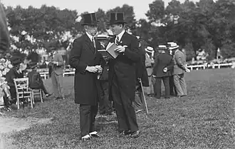 J.T. Linthorst Homan (links)(1924)