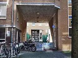 Twee van de drie poortgebouwen (februari 2020)