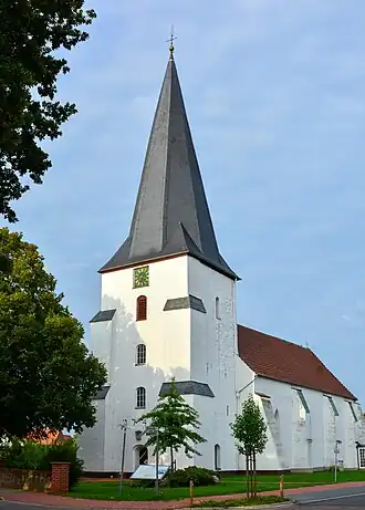 De St.-Jacobskerk in Jacobidrebber (toren 13e eeuw, kerk herbouwd in de 18e eeuw)