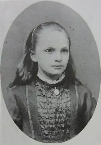 Jacqueline van der Waals als jong meisje