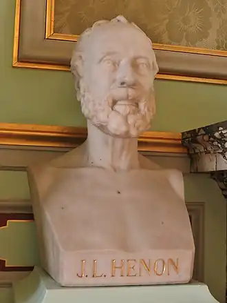 Borstbeeld van Hénon in het stadhuis van Lyon.