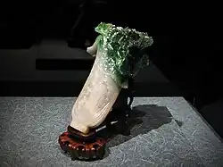 De Kool van jade (negentiende eeuw), beeldhouwer onbekend. Het jade is niet veel groter dan een volwassen mensenhand.[17]