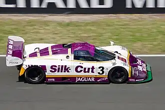 Met John Watson in de Silk Cut Jaguar XJR-9.
