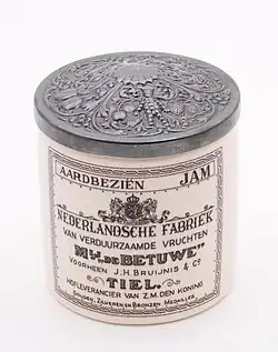 Jampot van aardewerk met een verzilverd deksel