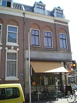 Voormalige De Gruyter aan de Jan Pieterszoon Coenstraat 69[7]