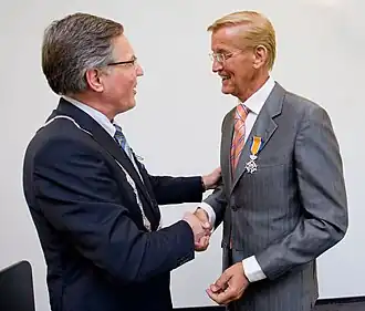 Burgemeester G.C.G.M. Rabelink met Jan van den Bosch (2010)
