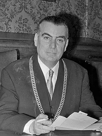 Burgemeester Berger van Groningen neemt afscheid vanwege zijn overstap van de PvdA naar DS'70 (6 april 1971)