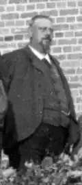 Jan Carmiggelt in 1904, fragment van een groepsfoto