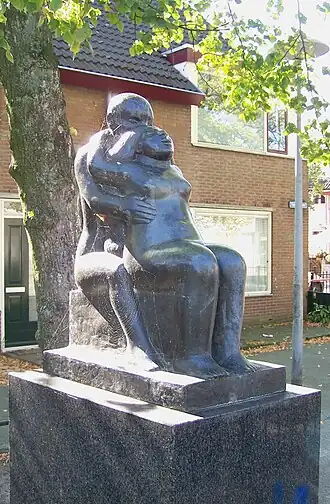 Zonder titel (minnekozend paar) (1987) in Utrecht