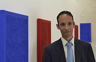 Schoonhoven op de tentoonstelling Blauw en rood vlak (2011) in Museum Jan van der Togt