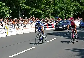 Jan Ullrich (rechts) in de Rund um die Hainleite van 2004