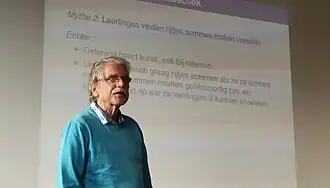 Van de Craats tijdens een lezing