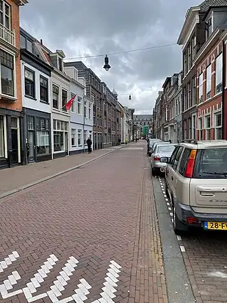 Jansstraat kijkend richting het zuiden met op de achtergrond de Sint Bavo