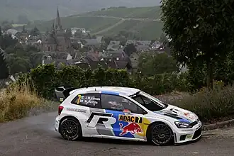 VW's thuisrally was hun slechtste van het seizoen; zowel Ogier als Latvala verloren door problemen veel tijd