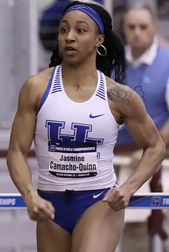 Jasmine Camacho-Quinn in actie tijdens de NCAA-kampioenschappen in 2018.