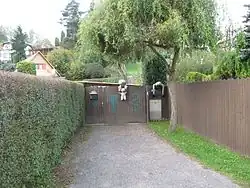 Toegangsweg in het dorp (2014)