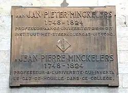 Plaquette op universiteitsgebouw Leuven