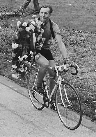 Jean Bogaerts als winnaar van de Ronde van Nederland in 1951