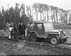 Demonstratie van de Jeep voor landbouw en industrie (Nederland, 1946)