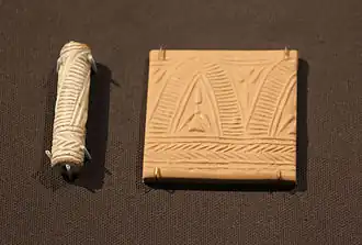 Rolzegel van geglazuurd steatiet uit de Jemdet Nasr-periode, gevonden in Khafajah, Irak, met moderne zegelafrolling