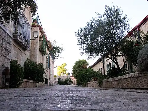Mishkanot Sha'ananim, opgericht in 1860, nu een kunstenaarswijk dicht bij de Oude Stad, 2006