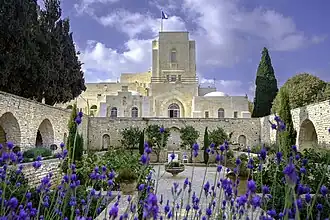 Hoofdkartier van de UNTSO in Jeruzalem gezien vanuit de Engelse tuin