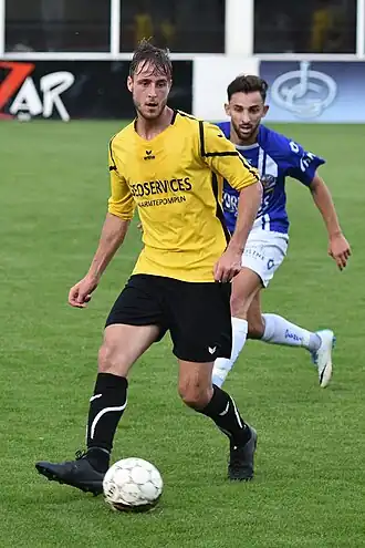 Van Bezooijen in het shirt van KFC Zwarte Leeuw in 2017