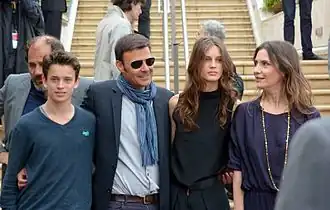 François Ozon met de belangrijkste cast tijdens het Filmfestival van Cannes