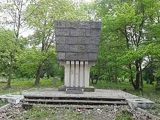 Monument in Joodse begraafplaats, Mińsk Mazowiecki.
