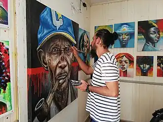 Jhomar Loaiza in zijn atelier (2024)