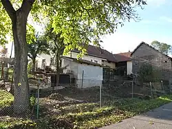 Boerderij in het dorp (2015)