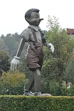 Beeld van Pinokkio in de stad Borås; gemaakt door kunstenaar Jim Dine ter herinnering aan Tenggren