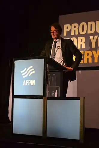 Jim Ratcliffe tijdens de uitreiking van de Petrochemical Heritage Award 2013