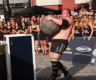 Jitse Kramer in actie vlak voordat hij de titel Sterkste Man van Nederland 2015 behaald. Foto: Doetze Hovius