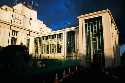 De façade van de hippodroom