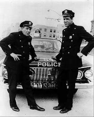Joe Ross en Fred Gwynne in Car 54