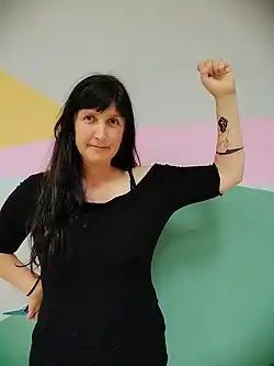 Vrouw met unbranded tattoo, 2019