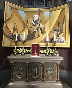 Johannes Paulus II-altaar met relikwie en retabel