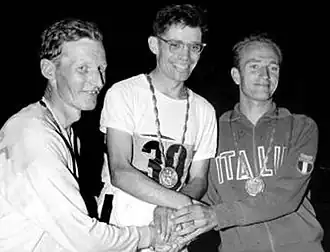 Atleten John Ljunggren, Don Thompson en Abdon Pamich tijdens de Olympische Zomerspelen 1960