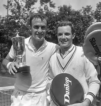 John Newcombe (li) en Tom Okker in 1965
