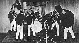 Chink Martin Abraham, Tom Brown, Johnny Bayersdorffer, Leo Adde, (drumstel) Steve Loyacano, Nunzio Scaglione