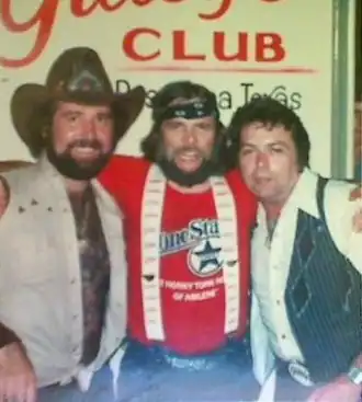 Johnny Paycheck (midden)