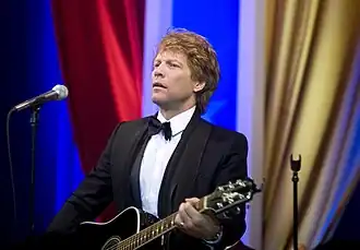 Jon Bon Jovi tijdens het Commander-in-Chief Ball (2009)