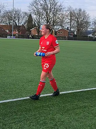 Van der Vegt tijdens een wedstrijd voor Jong FC Twente tegen NAC Breda in 2025