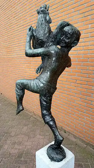 Jongen met haan van Ruth Brouwer op het schoolplein van Osdorpse Montessori School