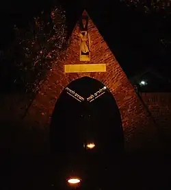 Het poortje bij avond