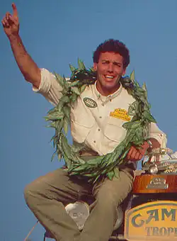 Jorge Corella na de overwinning in de Camel Trophy in 1994
